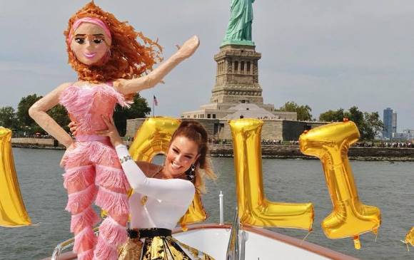 Recientemente Thalia celebró su cumpleaños número 47 entre memes, un challenge, una canción viral y una muñeca inflable. FOTO: @Thalia