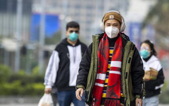 El Gobierno chino plantea estrategias para frenar el contagio del coronavirus. FOTO EFE