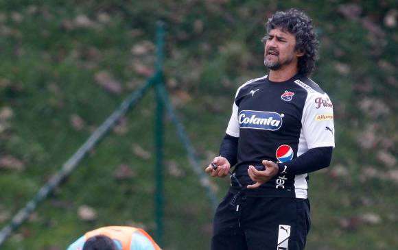 Leonel Álvarez, insignia de ambos equipos y hoy técnico del DIM, visualiza un clásico intenso el sábado. FOTO manuel saldarriaga
