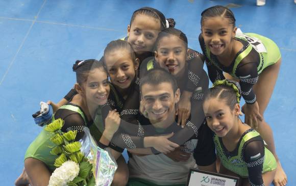 La Liga Antioqueña de Gimnasia le ha hecho reconocimientos a Jorge Hugo Giraldo. Aquí, uno de ellos. FOTO manuel saldarriaga