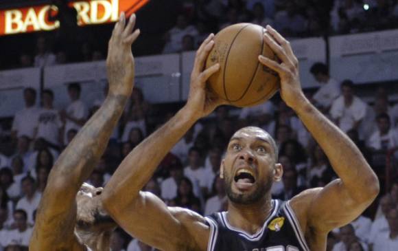 Además de sus estadísticas, el gran comportamiento de Duncan confirman el legado que dejó en San Antonio y NBA. FOTO AFP