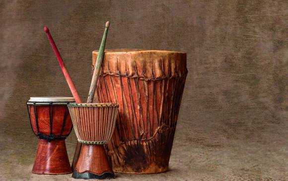 Antonio Prada presentó con tambores a Kanú, en el Matacandelas. FOTO Archivo y sstock