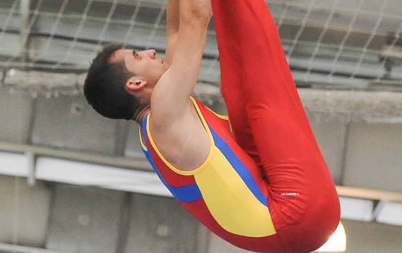 Ángel Hernández trabaja fuerte para asistir a los Juegos Olímpicos y darle una medalla a Colombia. FOTO cortesía fedegimnasia