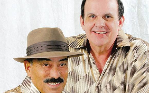 Raphy Leavitt junto a Sammy Marrero, cantante de La Selecta. FOTO ARCHIVO 