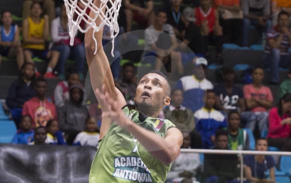 Agualimpia fue el mayor encestador en el segundo partido ante Sabios, quinteto que perdió el liderato. FOTO Edwin Bustamante