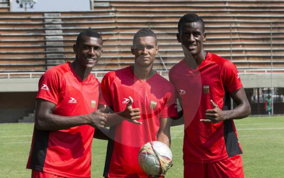 Sergio Mosquera, Diego Moreno y Jorge Segura, jugadores de la cantera del equipo naranja. FOTO Julio César Herrera