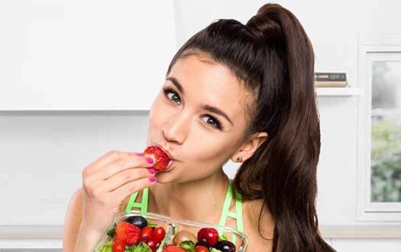 Yovana Mendoza Ayres en sus publicaciones invitó a sus seguidores a realizar el reto de 21 días de alimentación crudivegana. Foto: nstagram @Rawvana. 