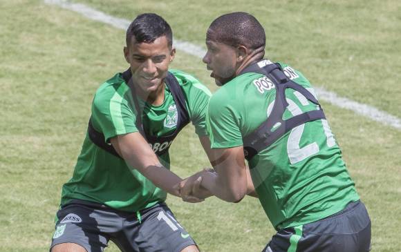 Edwin Valencia (27) y Christian Mafla, jugadores de Atlético Nacional. Viene un reto mayor. fOTO Róbinson Sáenz 