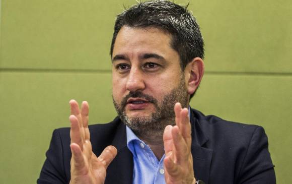 Orlando Uribe dice que en el sector privado aprendió habilidades gerenciales que hoy implementa en lo público. FOTO Jaime pérez