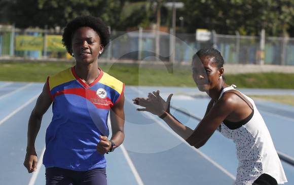 Evelyn cuenta en Medellín con uno de los motores que la impulsa a seguir adelante, su madre Matilde. FOTO MANUEL SALDARRIAGA