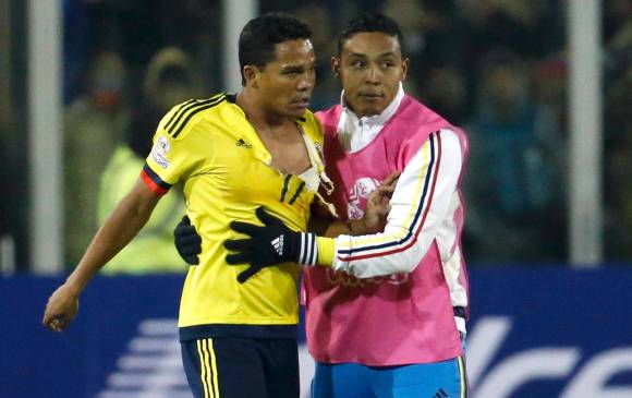 Una vez terminado el encuentro el árbitro central expulsó a Carlos Bacca y Neymar, después de un borbollón en la mitad de la cancha. FOTO REUTERS