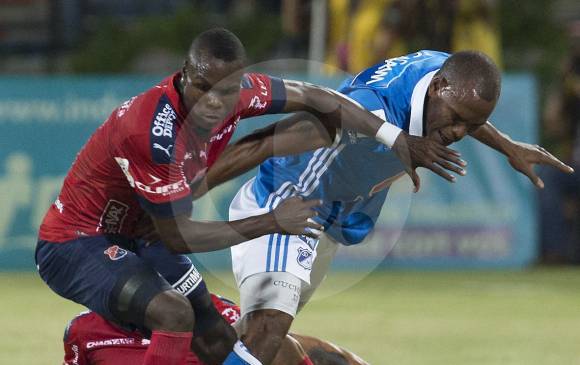 En la imagen, Yulián Gómez, lateral izquierdo de 19 años que debutó con el rojo frente a Millonarios. FOTO Manuel saldarriaga