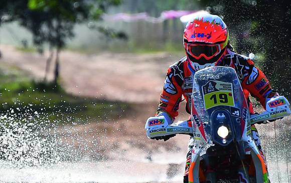 Laia Sanz, española, compite en la modalidad de motos del Rally Dakar. FOTO afp