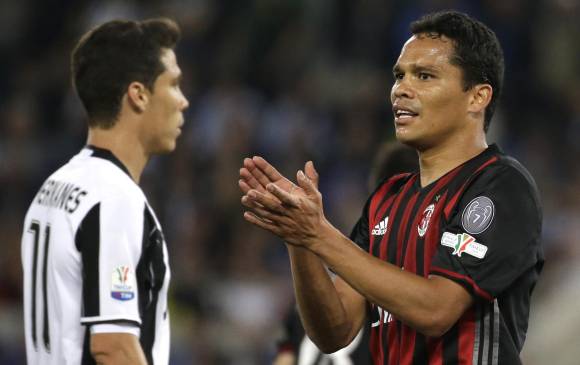 El delantero colombiano Carlos Bacca no participará en la gira del Milan por Estados Unidos. FOTO AP
