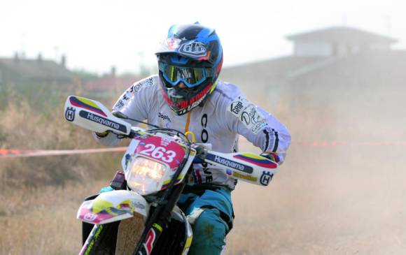 Daniel Palacio (260) y Francisco Álvarez (263) y el equipo colombiano (arriba) en España. FOTOs cortesía Red Bull-Santiago Molina.