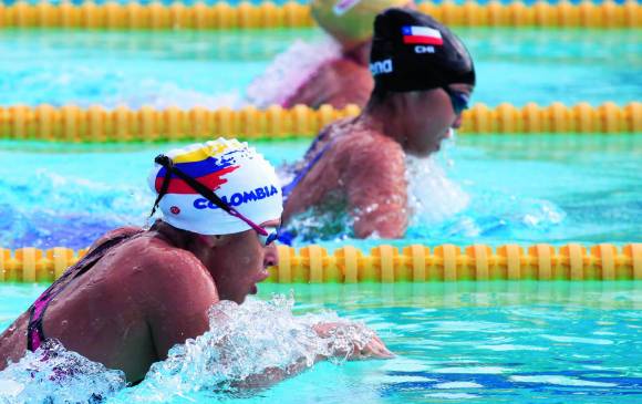 Laura Melo es la dueña infantil de los 50 y 100 metros espalda en Colombia. Terminó como la figura en los Juegos Suramericanos Escolares. FOTO CORTESÍA COLDEPORTES