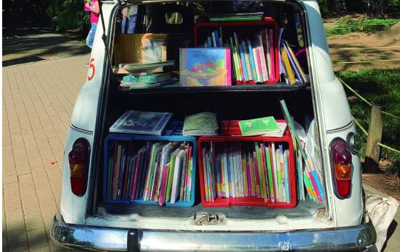 El Bibliocarrito tiene títulos, principalmente, de editoriales colombianas independientes. FOTOS Valeria Murcia Valdés 