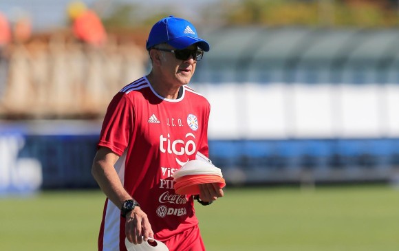 El técnico Juan Carlos Osorio durante sus primeros entrenamientos con la Selección paraguaya de fútbol. FOTO reuters
