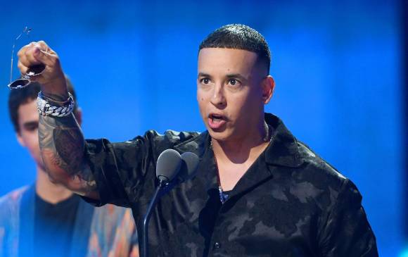 El reguetonero Daddy Yankee usó su discurso para pedir por la renuncia de Roselló. FOTO: AFP