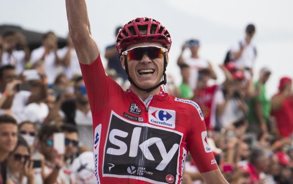 El líder de la Vuelta a España celebró a rabiar su triunfo en la novena etapa. FOTO afp
