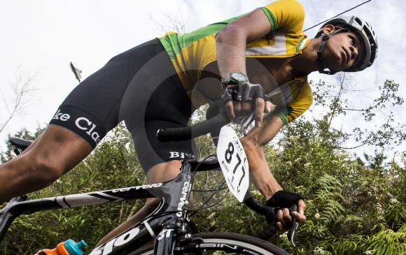 Luis Arenas, quien desafió los élite, espera un patrocinio para seguir en el ciclismo.