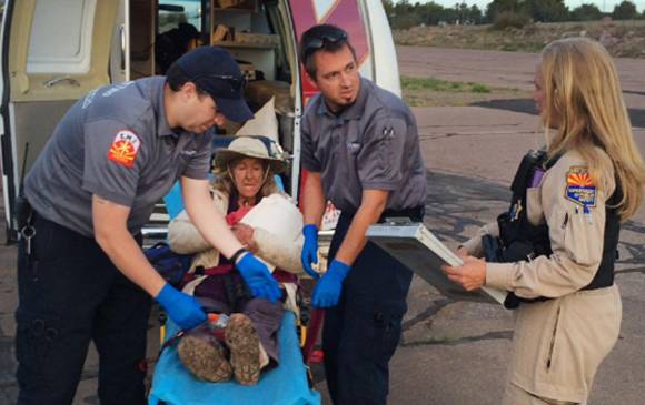 La mujer sufrió exposición al frío, pero que estaba en buenas condiciones. FOTOS AP