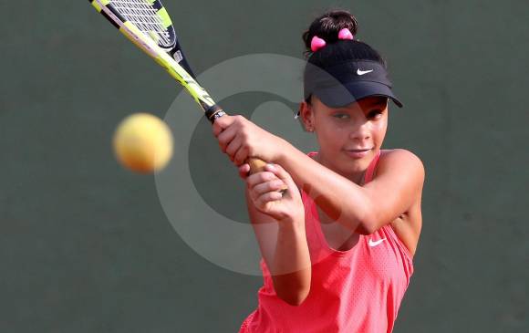 Tras ganar el torneo de tenis de Los Paisitas, Valentina Rodas se concentró en los circuitos nacionales. FOTO Donaldo Zuluaga