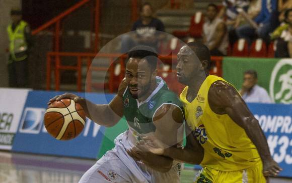 De dos, dos victorias. Academia marcha firme en procura del título de la presente temporada del baloncesto profesional de Colombia. Foto Jaime Pérez