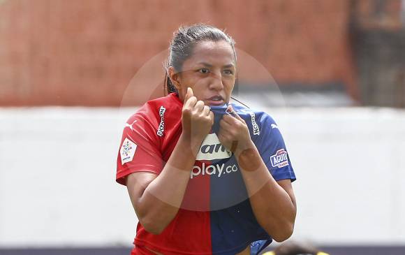 Manuela Vanegas, polifuncional jugadora del cuadro rojo. Tiene apenas 18 años. FOTO manuel saldarriaga