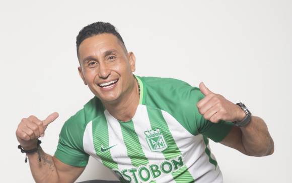 Hebert Vargas es uno de los hinchas reconocidos de Nacional. Desde que vive en Medellín no se pierde un partido del equipo en el Atanasio. FOTO Edwin Bustamante