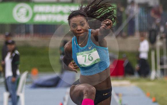 Caterine Ibargüen tiene la presión de superar a la venezolana Yulimar Rojas, la nueva pretendiente del trono. FOTO jaime pérez 