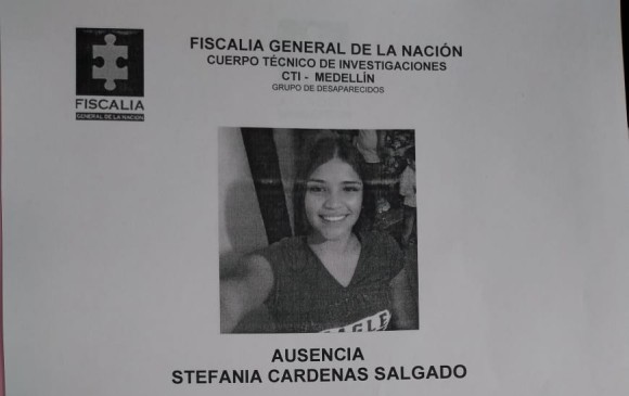 Con este cartel buscan a Stefanía en las comunas 12 y 13 de Medellín. FOTO CORTESÍA
