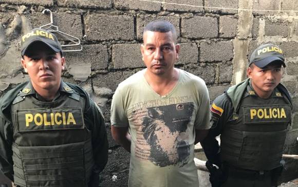 Así fue la captura de Jaime Acosta, alias “Santiago”, en un barrio de Montería. FOTO: Cortesía de la Policía.