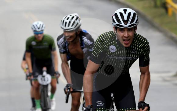 Juan Manuel González, piloto de autos, durante El Reto El Escobero, el año pasado. FOTO MANUEL SALDARRIAGA
