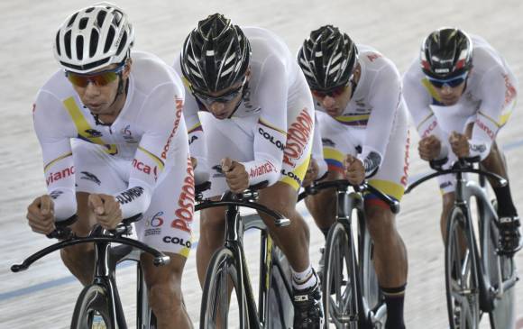 Liderado por Arles Castro, el equipo colombiano de la persecución ya rueda en la capital vallecaucana. FOTO colprensa