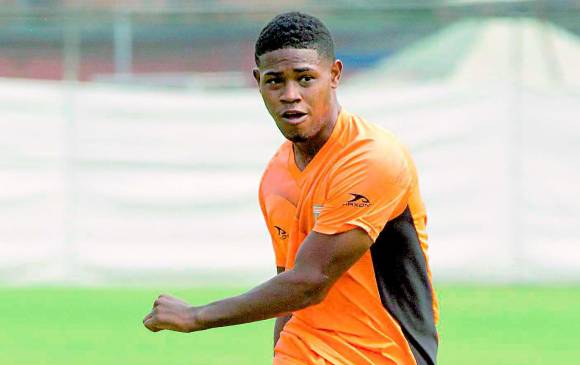 Juan Alberto Mosquera está orgulloso del segundo lugar que ocupa el Envigado en la Liga Águila-2. FOTO Manuel Saldarriaga