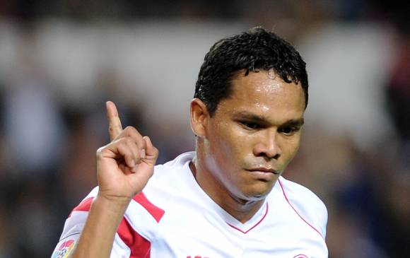 Carlos Bacca, uno de los mejores foráneos en Sevilla. FOTO AFP