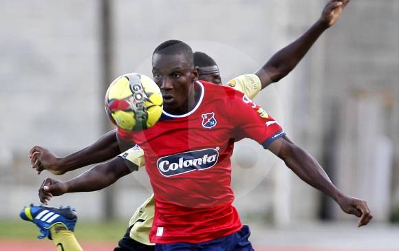 Dairon Mosquera, lateral izquierdo, llegó lesionado de Estados Unidos. Se espera su evolución. FOTO Juan antonio Sánchez