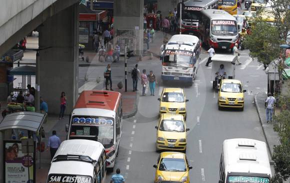 El transporte público combina el sistema masivo del metro y el sistema de buses. FOTO jaime pérez