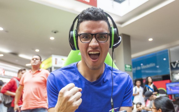 Duván Rodríguez, de 20 años, ha vivido en tres países por cuenta de Clash Royale, videojuego para celulares. FOTO camilo suárez