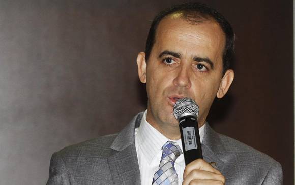 Vélez y Martínez también quieren aval conservador