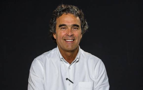 Fajardo dijo que en Colombia no hay confianza en los políticos ni en las instituciones y que no se dejará polarizar. FOTO Jaime pérez