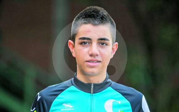 José Fernando Montoya, el chico que cambió los goles por los largos kilómetros sobre las ruedas. FOTO Julio César Herrera