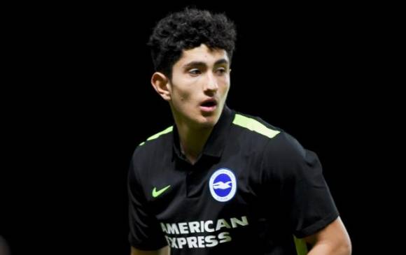 El colombiano Steven Alzate debutó el pasado mes de octubre con el Brighton and Hove en la Premier League. FOTO brighton 