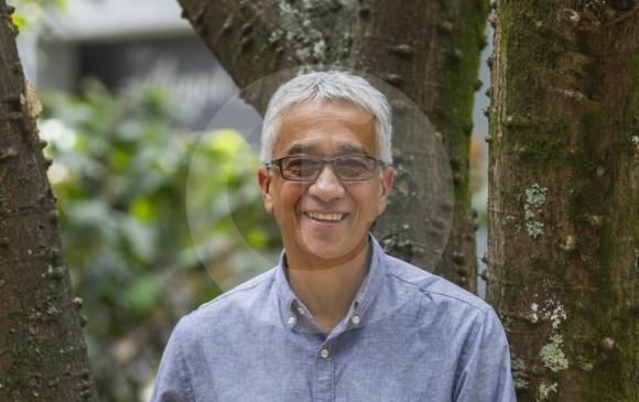 El cine era mejor que la vida, Rumor de muerte, Era lunes cuando cayó del cielo, son otras novelas de Juan Diego. FOTO Jaime Pérez