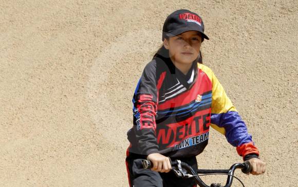 Nicole Foronda, a sus 8 años, es una de las deportistas más representativas del bicicrós antioqueño y nacional. FOTO Jaime Pérez