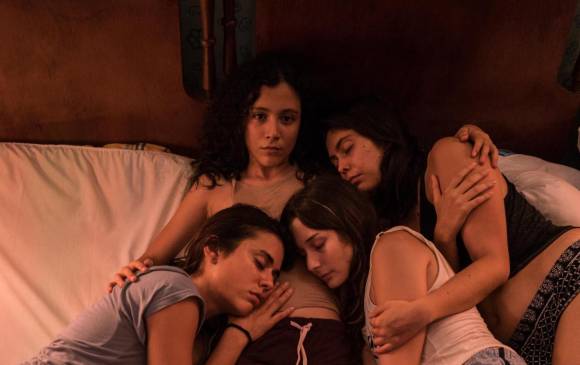 En la película Niña Errante cuatro mujeres lloran la muerte de un hombre al que apenas conocían: su padre. FOTO Película