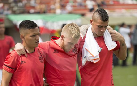 Al comienzo se pensó en una lesión grave de Saunders, quien debió abandonar el duelo ante Once Caldas. FOTO Edwin Bustamante
