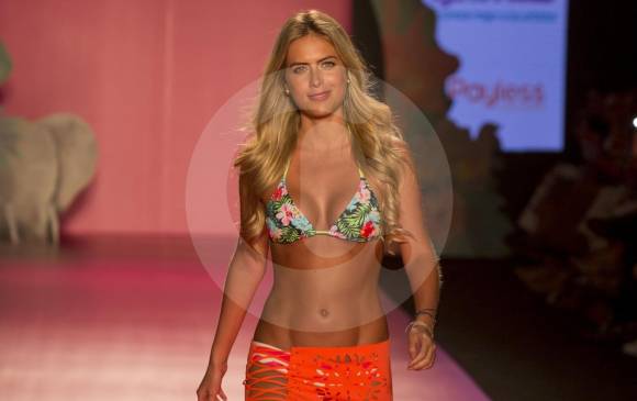 Ana Sofía Henao también estuvo en pasarela. FOTO CARLOS VELÁZQUEZ