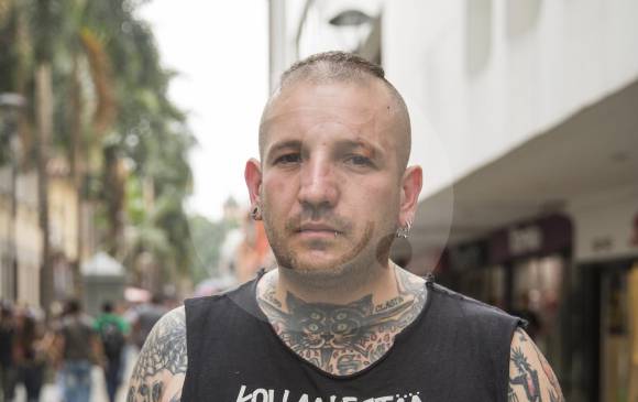 El librero de La valija de fuego estuvo en Medellín. Fue uno de los invitados a charlar en la UVA la imaginación. FOTO Carlos velásquez